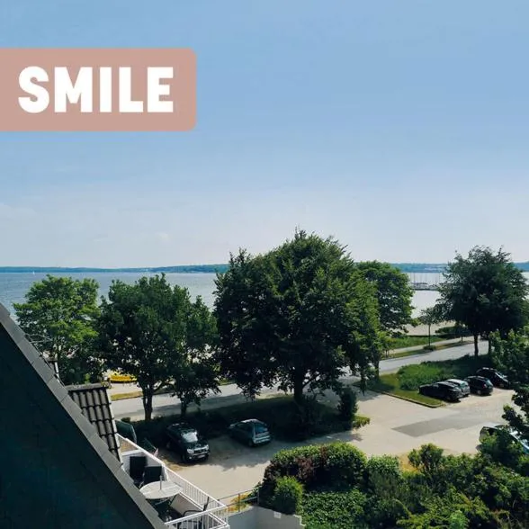 Smile, wunderschöne Wohnung direkt am Strand, hotel i Harreslev