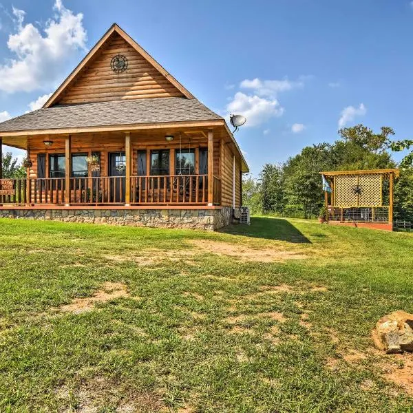 2 Mi to Lake Hamilton Hot Springs Cabin with Loft!, hotel in Hot Springs