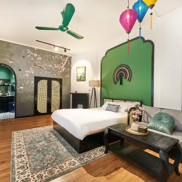 Ancient villa 108m2 duplex next to Hoan Kiem Lake!, hotel in Hanoi