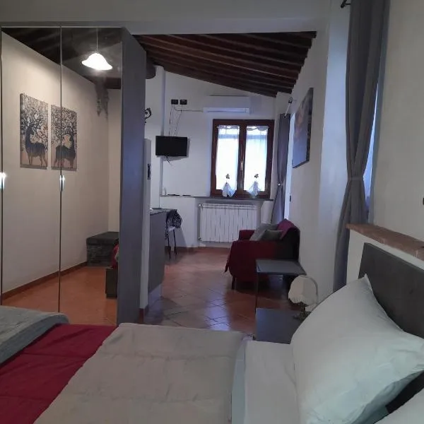 La casa in giardino, hotel in Volterra