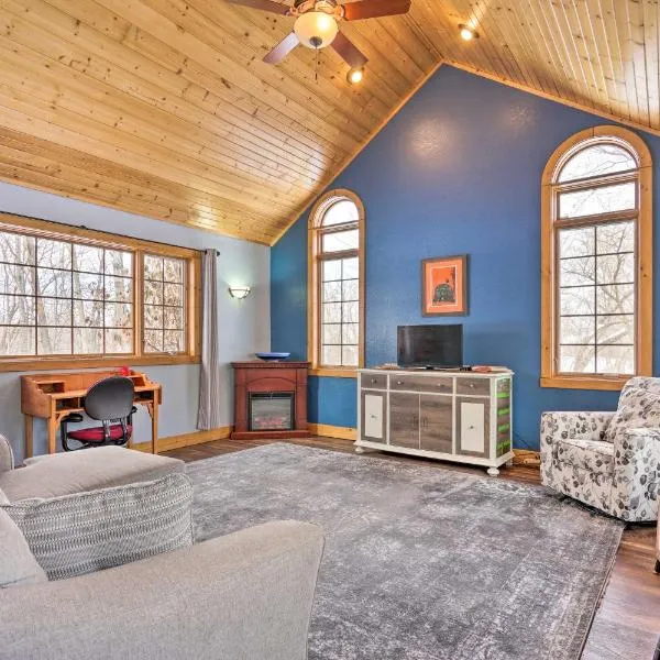 Secluded Ellsworth Apartment - Hiking Nearby!, hotel v destinaci Ellsworth