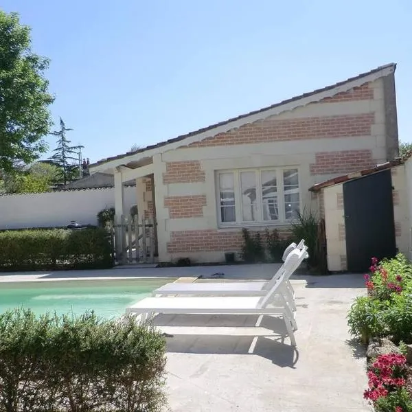 Gîte Lachevalle, hotel in Saint-Jean-dʼAngély