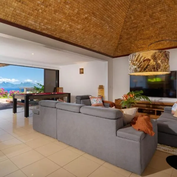 Magnificent 5 Br Villa with pool: amazing views, hotel Punaauia városában 