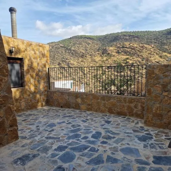Casa Rural Serrano, hotel v destinácii Abrucena