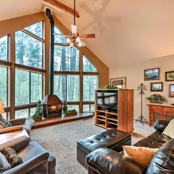 Relax Fireside! Peaceful Forest Haven in Prescott, hotel en Prescott
