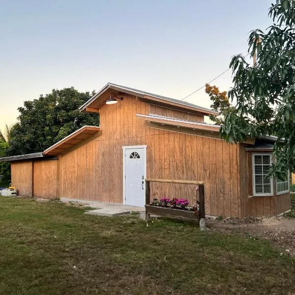 Maria's Tiny Barn, hotel in Aladdin City