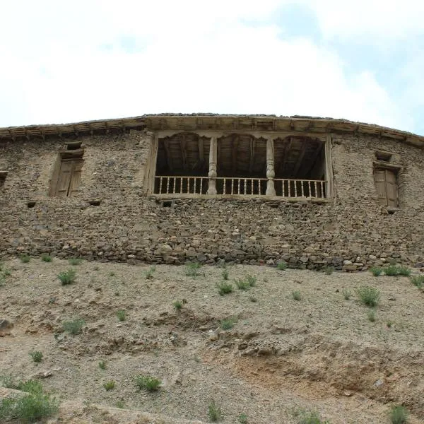Komil`s homestay in Sentyab village、Nurotaのホテル