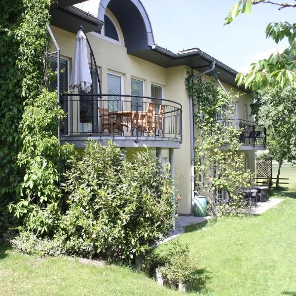 Zillertal Appartements, hotel din Fügen