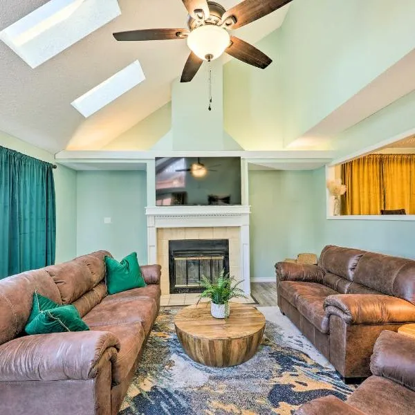 Near Ouachita River Home with Deck in Hot Springs, hotel in Hot Springs