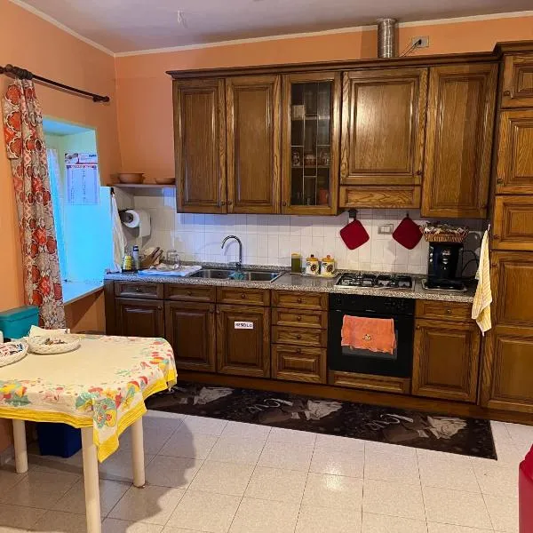 IL RUSTICO UNO a Bugnara nella Valle del Sagittario, hotel v destinácii Sulmona