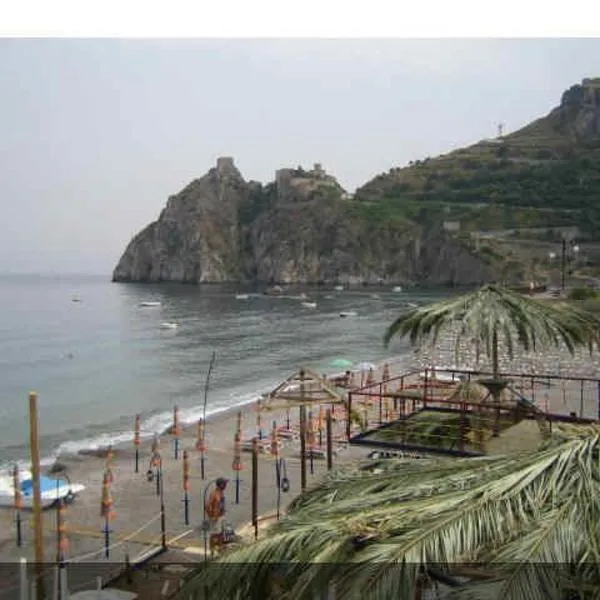 La Grotta, hotel v destinaci SantʼAlessio Siculo