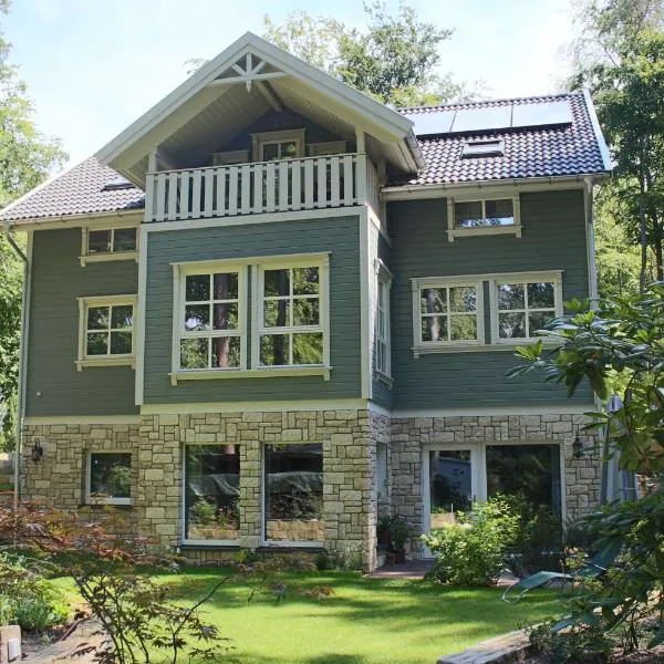 Moderne Wohnung im skandinavischen Stil am Waldrand, hotel v destinaci Schwielowsee