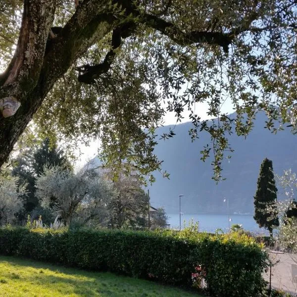 Villa Leilani B&B, hotel v destinácii Sale Marasino