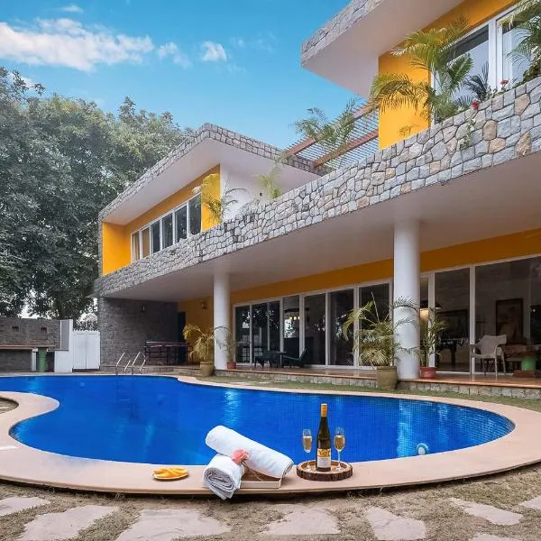 StayVista at The Hideout with private outdoor pool, hotel v destinaci Kurukshetra
