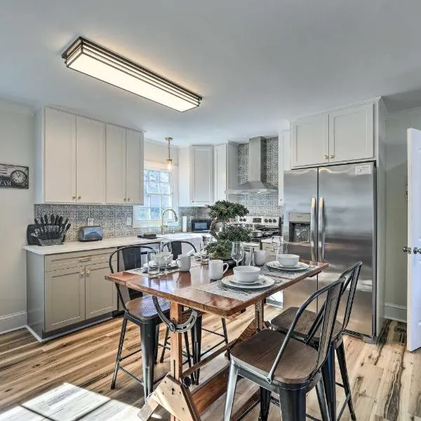 Family-Friendly New Bern Home with Backyard!, hotel in New Bern
