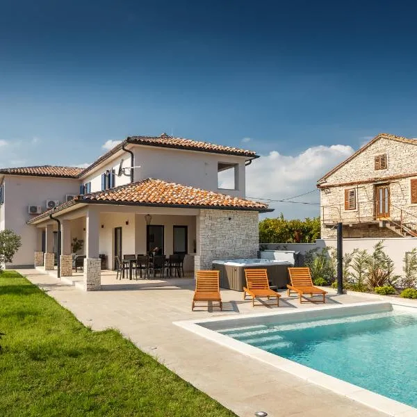 Villa Rozhica, hotel u gradu 'Svetvinčenat'