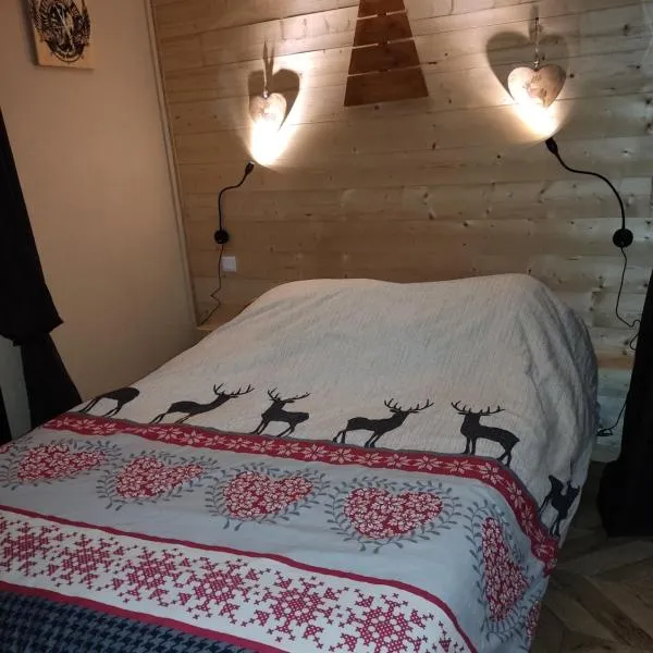 LES FONTANILLES odeillo chalet 60 WIFI & PARKING gratuit exposé plein sud & plein pied , draps & serviettes de toilettes non inclus, sabanas y toallas no incluidos, hôtel à Font-Romeu-Odeillo-Via