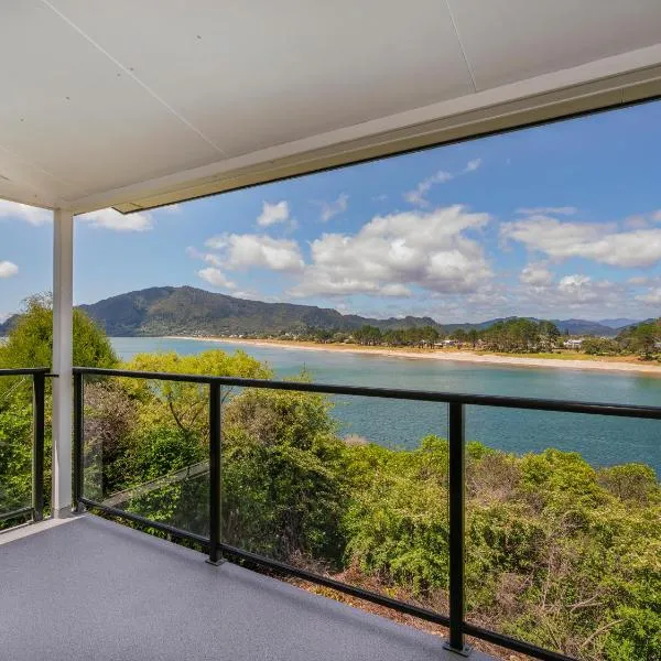 Pohutukawa on Paku - Tairua Holiday Home, hotel v destinaci Tairua