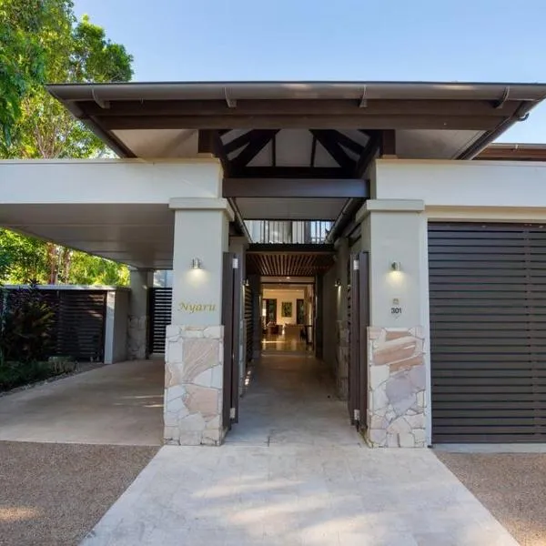 NYARU Villa Port Douglas, QLD, hótel í Oak Beach