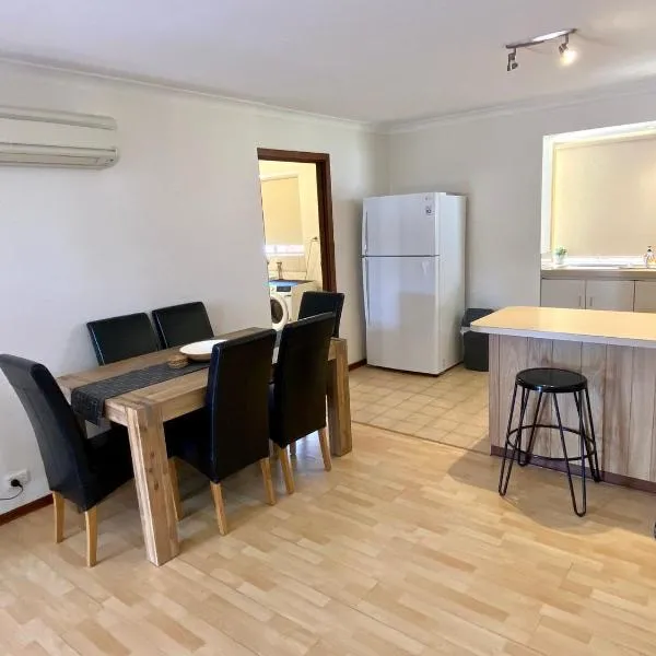 Forrest Holiday Unit Bunbury, хотел в Glen Iris