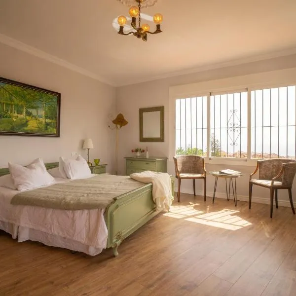 Casa Ancladero Room W big balcony and lovely view, hotel v destinaci Fuengirola