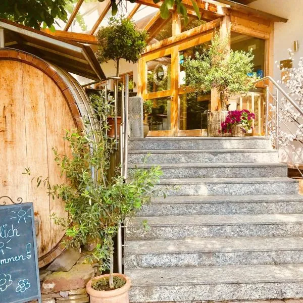 Hotel Weingut Dehren, hotel in Ellenz-Poltersdorf