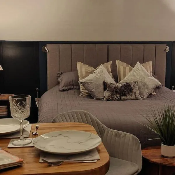 Y Llofft - Cosy Country Retreat in the Brecon Beacons、クリックホーウェルのホテル