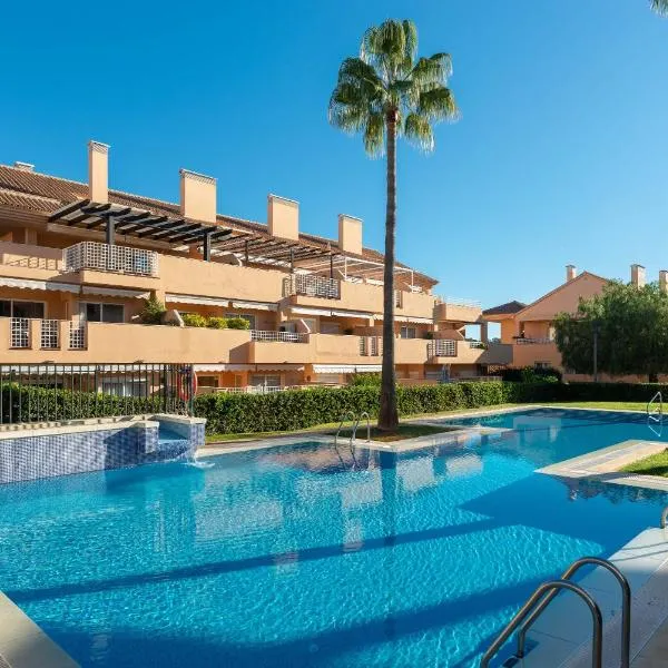 Penthouse Apartment in Elviria, hotel v destinaci Marbella
