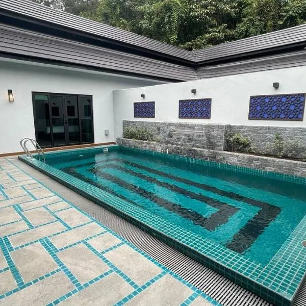 Charis Janda Baik Semi-D Villa 5:3 Bedrooms + Pool, hotel v destinaci Bentong