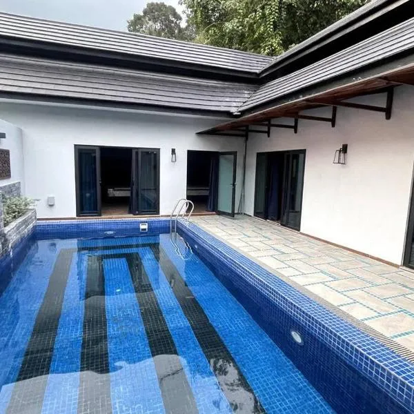 Charis Janda Baik Semi D Villa 6: 3 Bedroom + Pool, hotel en Bentong
