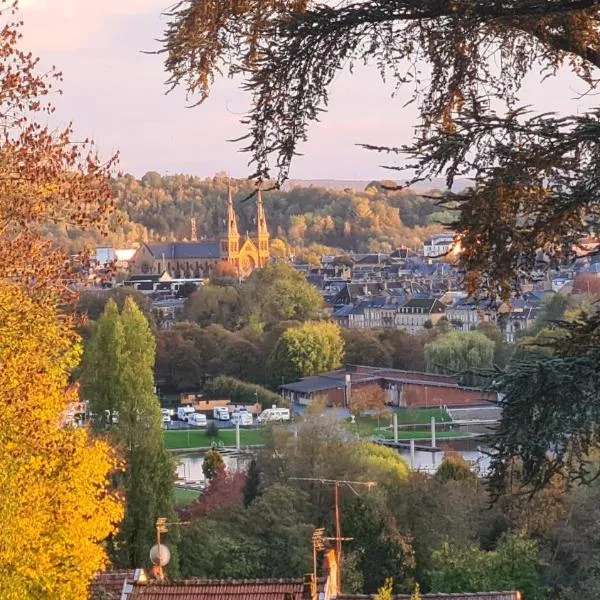 Loft les deux cèdres avec vue panoramique, viešbutis mieste Haulmé