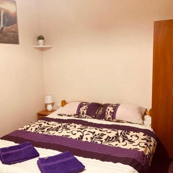 Dworek Ewunia, hotel ve Visle