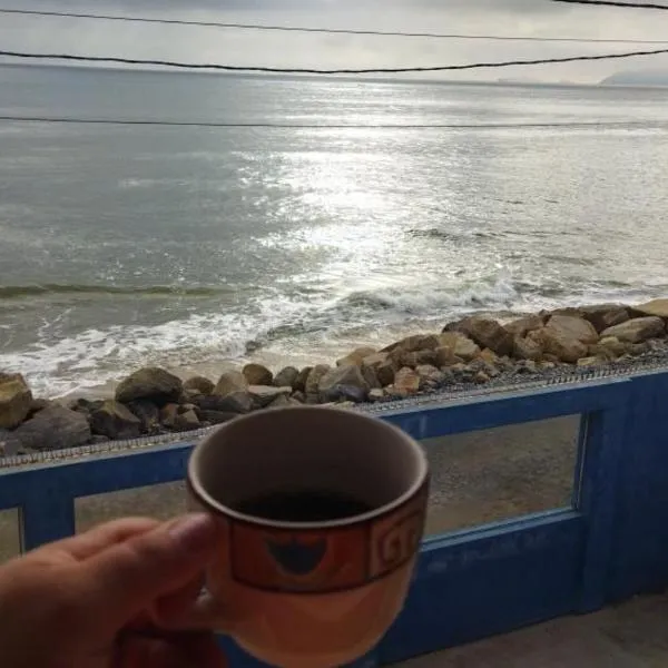 Pé na areia apto Rassy, hotel in Itapoa