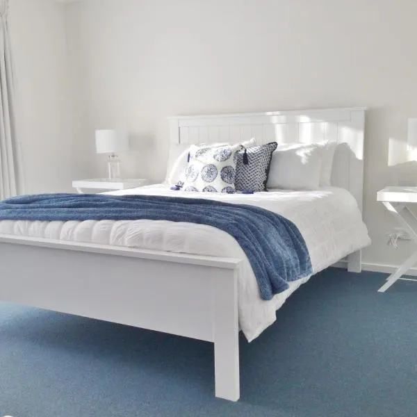 Cozy and Modern home in the Cove - Surf Side, hotel v destinaci Inverloch