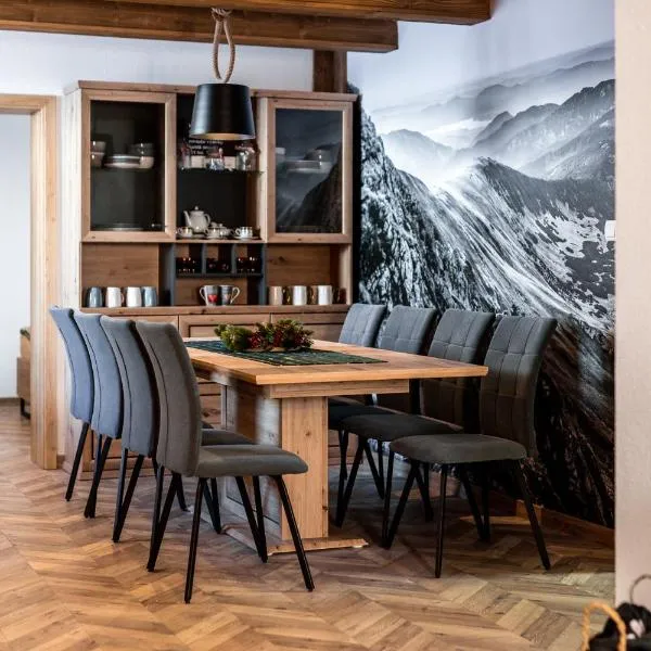 Chata Vlčia Skala, hotel in Heľpa