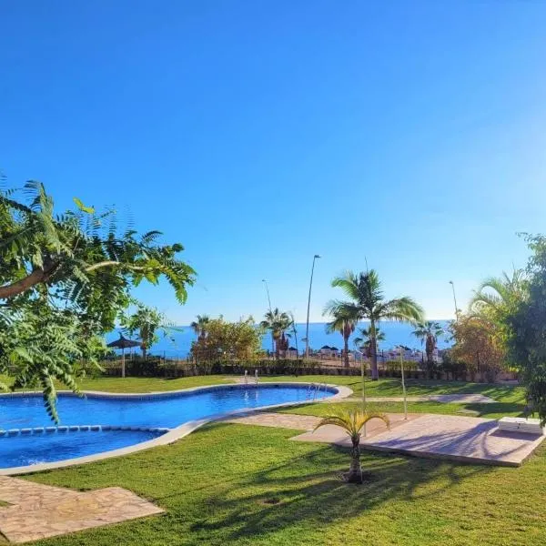 Espacioso apartamento con preciosos jardines y BBQ, hotel a Isla Plana