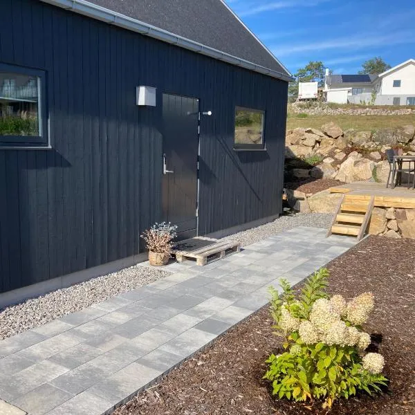 Fristående hus 900m från havet, hotell i Falkenberg