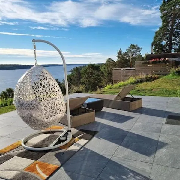 Archipelago villa, cabin & sauna jacuzzi with sea view, 30 minutes from Stockholm, hotel v destinaci Tyresö