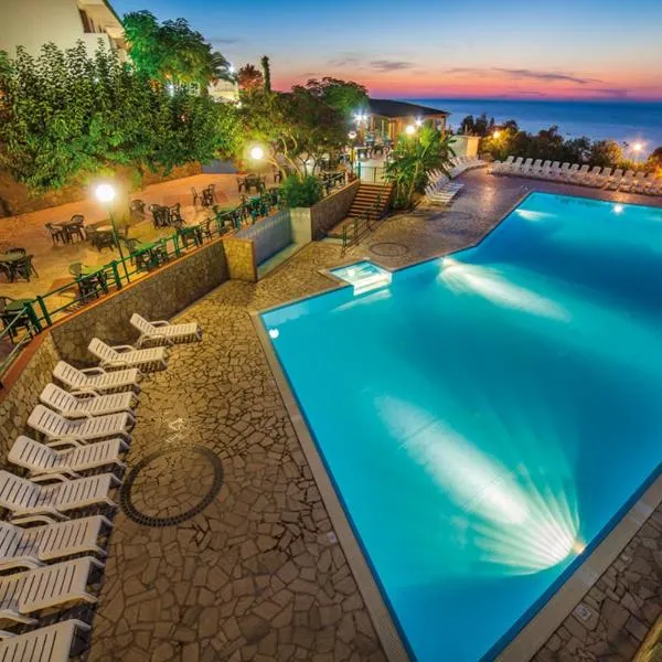 Baia Calavà Hotel e Residence, hotel v destinaci Gioiosa Marea