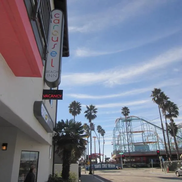 カルーセル ビーチ イン（Carousel Beach Inn）、サンタクルーズのホテル