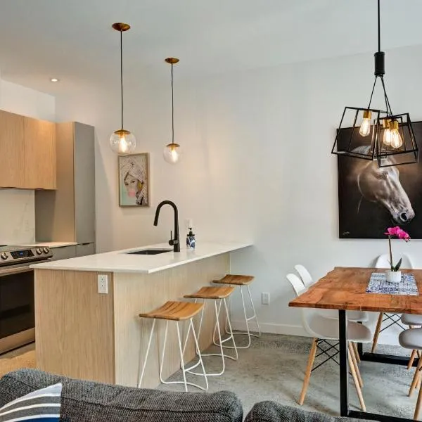 Amazing 2BR 2BR condo with private terrace presented by TripMontreal, Hotel in Montreal
