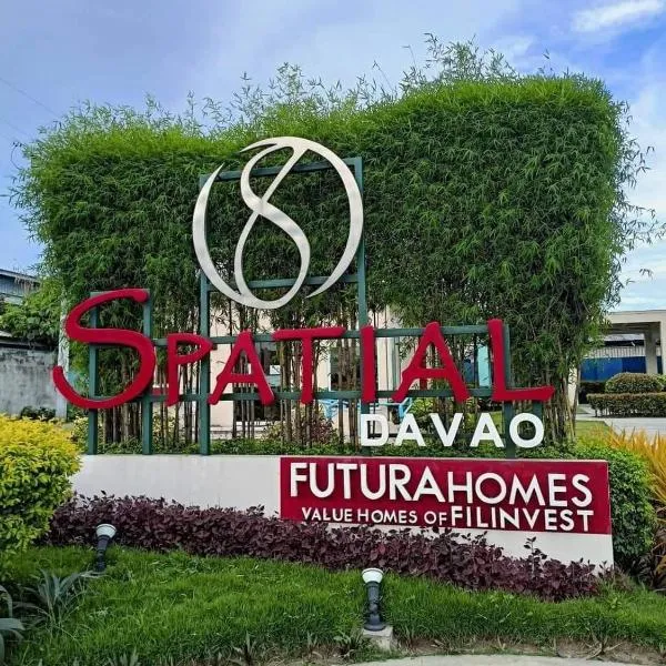 Caren 8-Spatial Condo Maa 2br fully-furnished wtih unli Pool access, hotelli kohteessa Ma-a