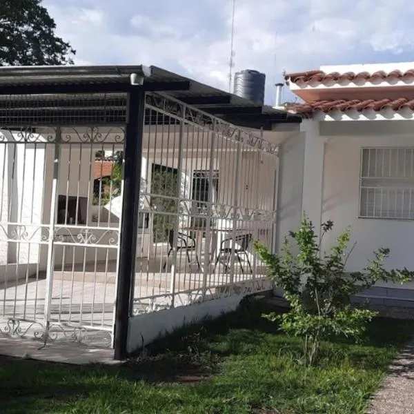 Casa hasta 10 personas., hotell i Villa Rumipal