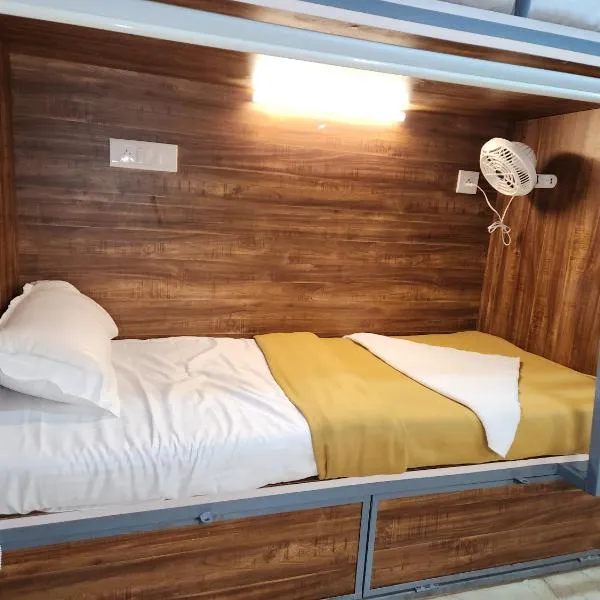 SAHIL AC DORMITORY, hotel v destinaci Nová Bombaj