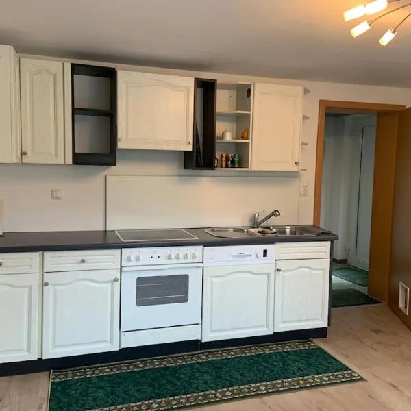 Schöne moderne & rustikale Einliegerwohnung mit Küche, hotel v destinaci Schramberg
