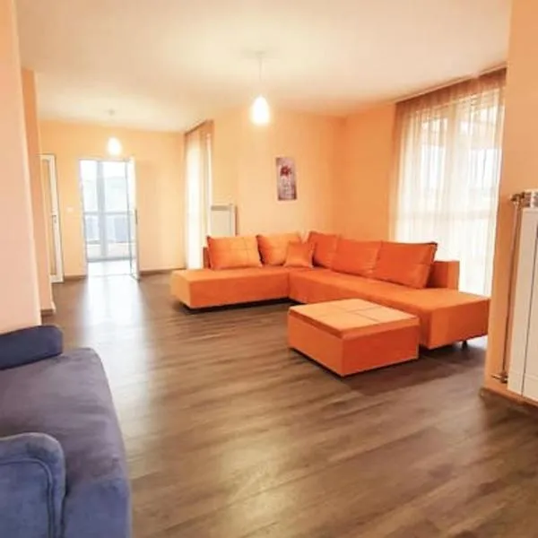 Елегантен градски апартамент с обширна тераса, hotel v destinaci Pernik