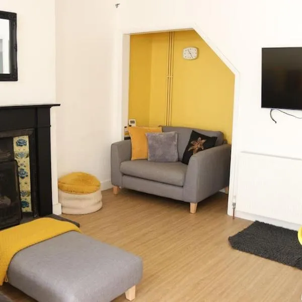 Central Worthing Holiday Home, 3 bedrooms, 600m from beach, hotel in Broadwater