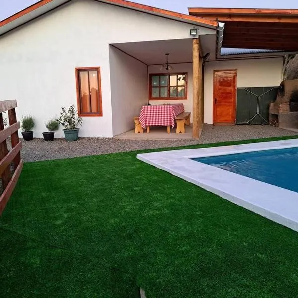 Casa Vista del sol, con piscina, tinaja, y quincho, hotel v destinaci Caracha