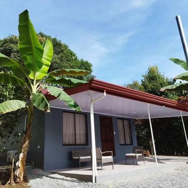 Rest and relax in this beautiful tiny house., hotel in La Ese