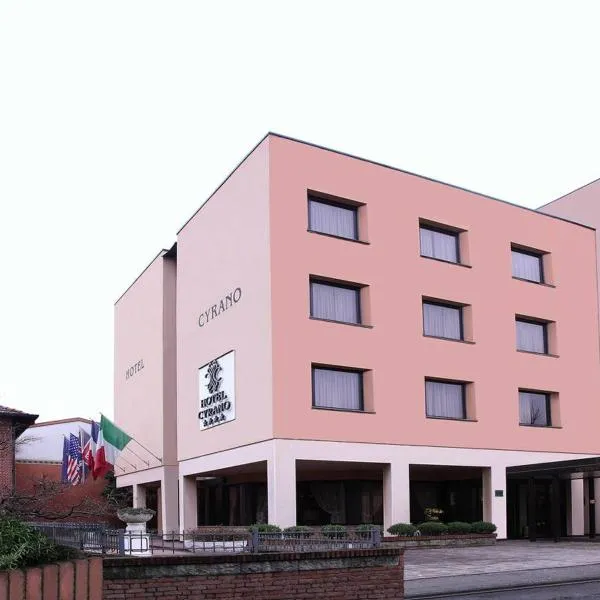 Hotel Cyrano, hotel Saronnóban